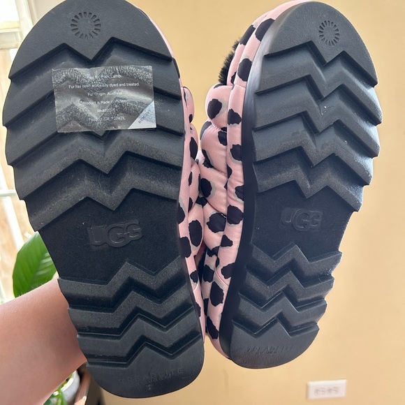 UGG Slides - Picture 3 of 4